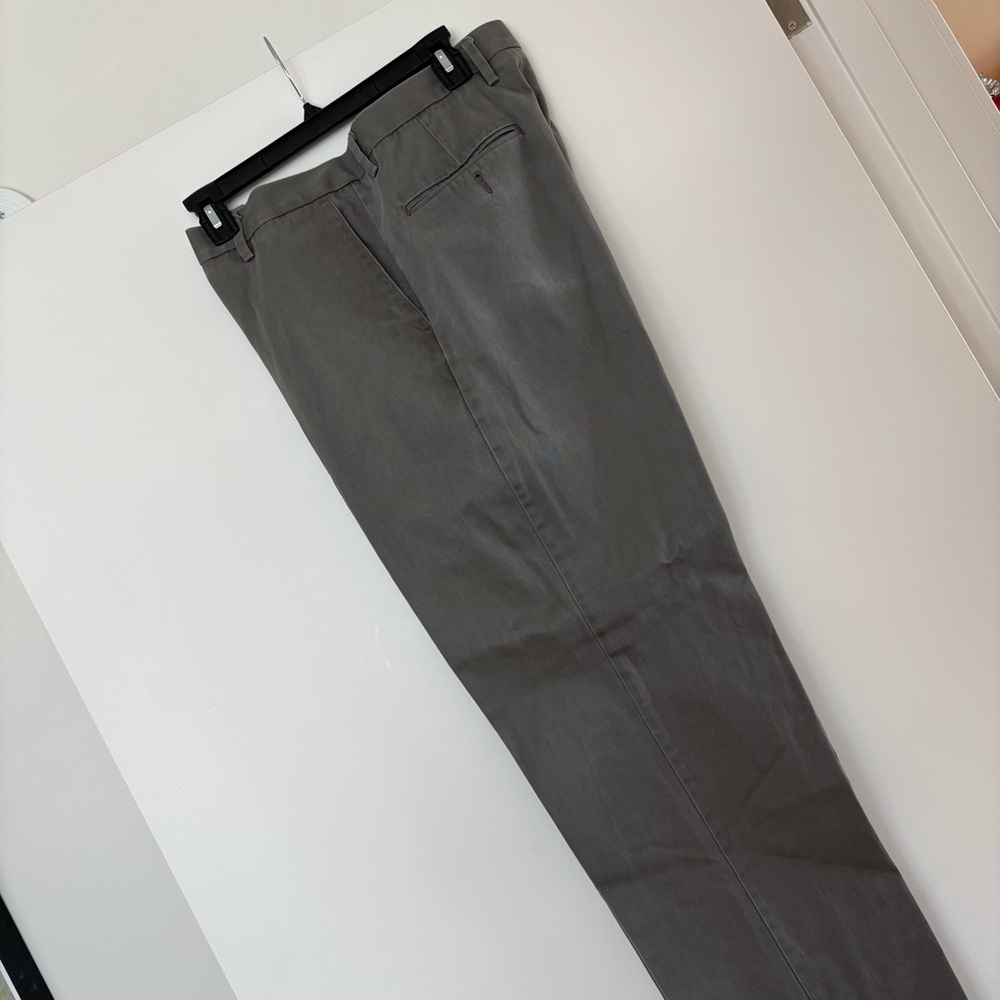 Dockers Classic Fit Men's Gray taupe Pants